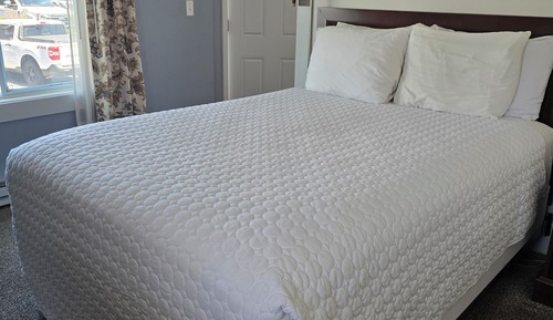 Standard Room, 1 Queen Bed with Sofa bed, Non Smoking (115- 1 Queen Living Room Partial Ocean View)
