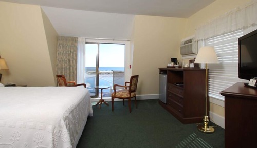 Standard Room, 1 King Bed, Non Smoking, Ocean View (105-107 1 King Bed 2nd Floor Full Ocean View)
