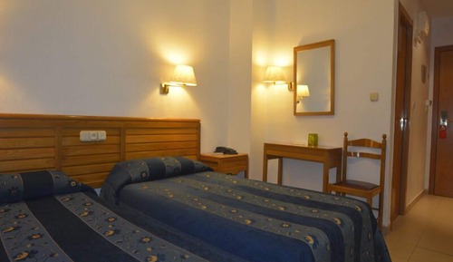 Habitación con 2 camas individuales