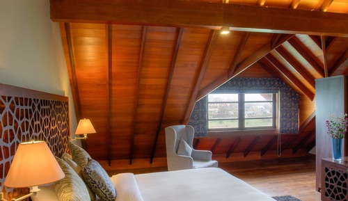 Attic Lake View - Rookwood