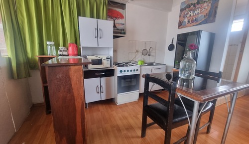 Ático económico, varias camas, cocina, vistas a la montaña