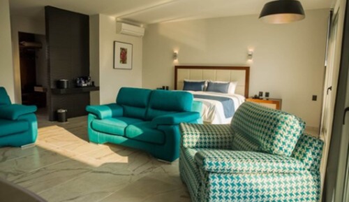 Suite junior, 1 cama de matrimonio grande, balcón, vistas a la piscina