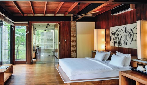 Upper Bakmee - Premier Suite (10% off on food)