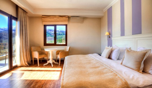 Habitación superior con 1 cama doble o 2 individuales