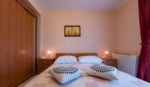 Habitación con 1 cama doble o 2 individuales, balcón