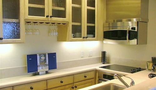 Ocean Suite - sleeps 4. Queen bed and full sofabed/kitchenette