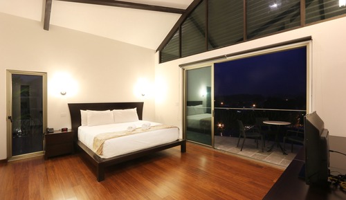 Indian Ocean Penthouse, 3 Bedrooms, 3 Bathrooms, Kitchen &amp; 2 plunge pools