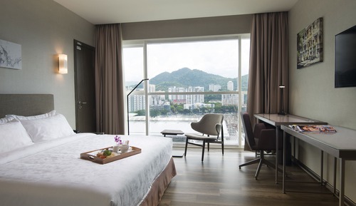 Deluxe Room (bedding subject to availability)
