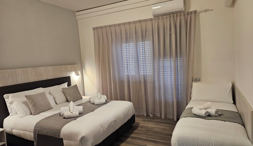 Habitación clásica con 1 cama doble o 2 individuales, balcón