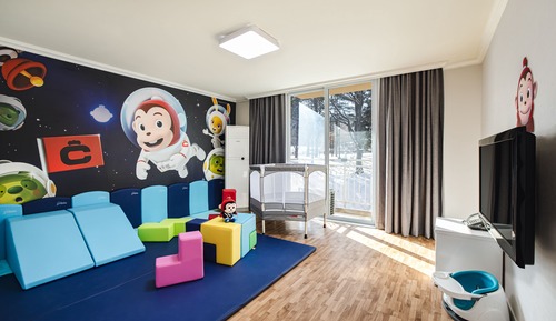 Deluxe Kids Room