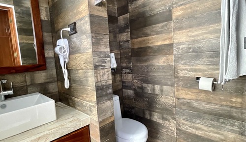 Suite junior, 1 cama de matrimonio grande, bañera de hidromasaje