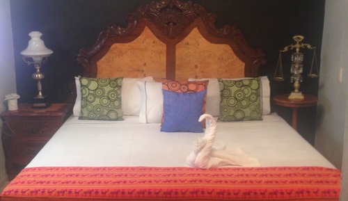 Standard Room (1 King Size)