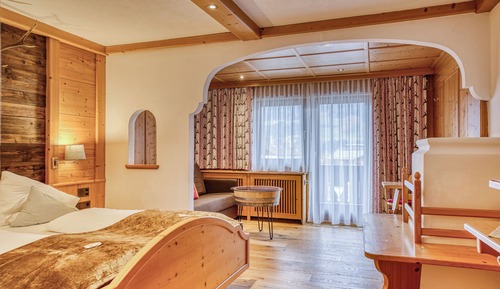 Habitación Confort doble, 1 cama de matrimonio grande con sofá cama