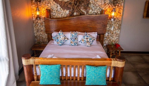 Suite estudio de luna de miel, 1 cama de matrimonio grande, vistas al mar, frente a la playa