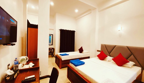 Habitación triple Deluxe, vistas parciales al mar
