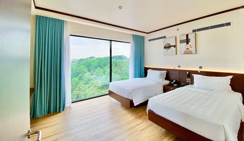 Suite familiar, 2 habitaciones, no fumadores (1 King Bed and 2 Twin Beds)