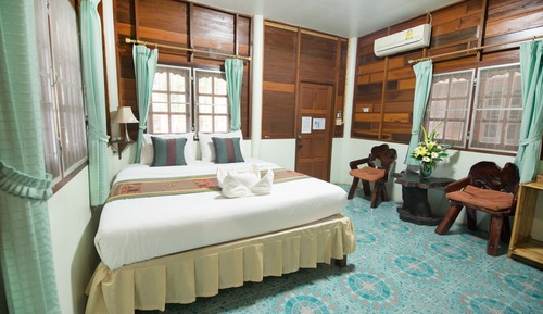 Bungalow with Breakfast