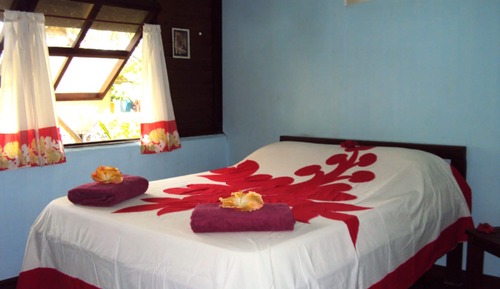 Habitación básica con 2 camas individuales, baño compartido, vistas a la montaña (Aute)