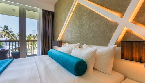 Habitación Deluxe, 1 cama de matrimonio grande, vistas parciales al mar (Coastal King)