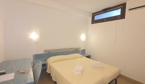 Habitación económica con 1 cama doble o 2 individuales (no window)