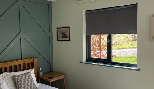 Estudio superior, bañera de hidromasaje, en la zona del jardín