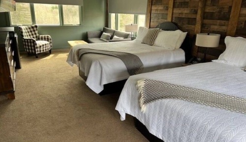 Habitación básica doble, varias camas