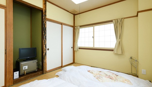 Habitación tradicional con 2 camas individuales, no fumadores (Japanese Style,Shared Washroom)