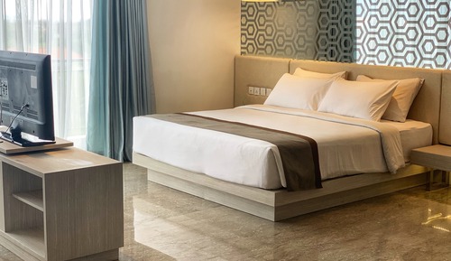 Suite, 1 cama de matrimonio grande, vistas a la ciudad
