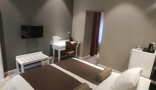 Habitación estándar con 1 cama doble o 2 individuales