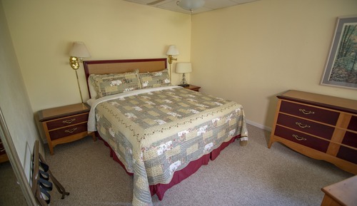 PRIVATE POND SUITE