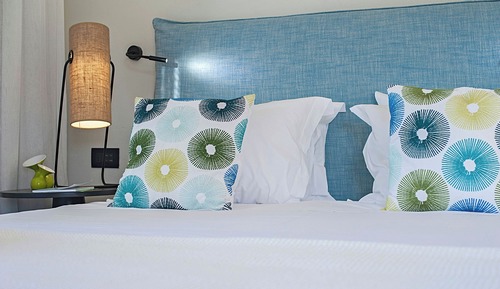 Pure Haven, Sea Front with Private Pool