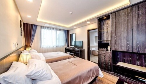 Habitación Deluxe con 2 camas individuales (1Double + 1Single)