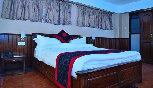 Habitación clásica con 1 cama doble o 2 individuales, frigorífico, vistas a la montaña