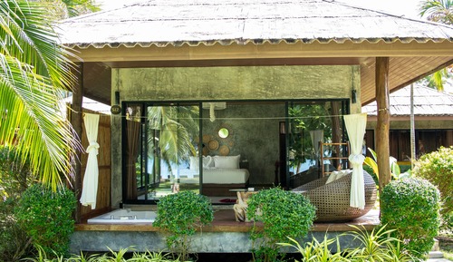 Beachfront Villa with Spa Bath