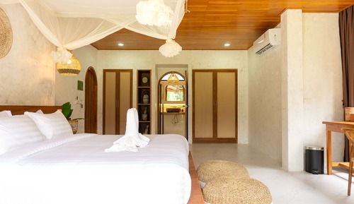 Lagoon Pavilion Room with Spa Bath