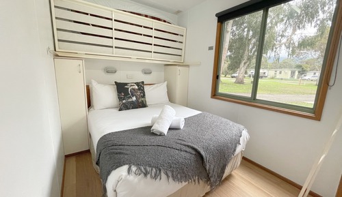 Cabaña Deluxe (2 Double + 1 Single Overhead Bunk Bed)