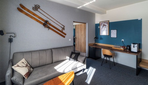 Deluxe VIP (2 adults,direct access to therms)