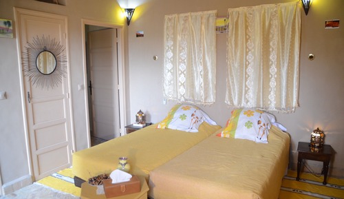 Habitación Confort con 2 camas individuales, 2 camas individuales, baño privado, vistas a la piscina
