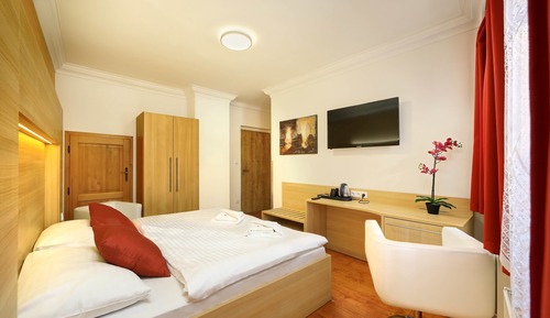 Habitación romántica doble, 1 cama de matrimonio grande, frigorífico, vistas al jardín