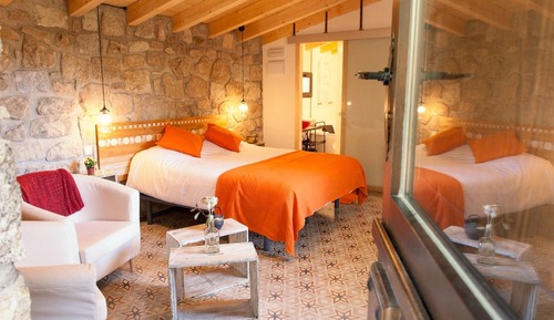 Habitación superior con 1 cama doble o 2 individuales, bañera de hidromasaje