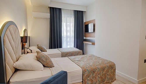 Habitación estándar, balcón, vistas parciales al mar