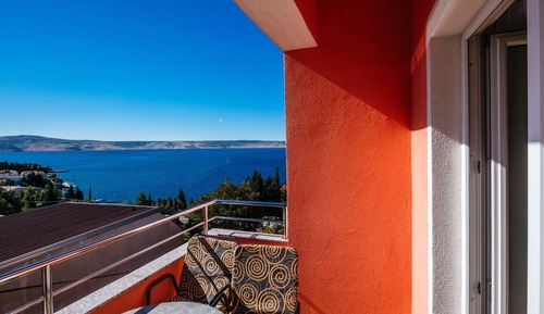 Apartamento Confort, 1 habitación, balcón, vistas parciales al mar