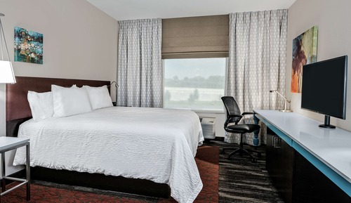 Suite, 1 habitación, accesible para personas con discapacidad (1 King Bed w/ roll in shower)