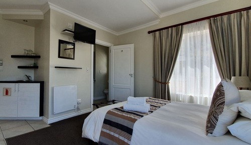 Habitación económica doble, 1 cama de matrimonio, cocina básica
