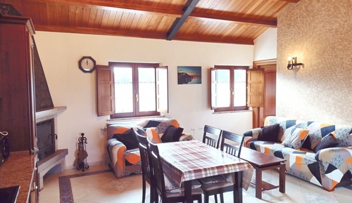 Apartamento Confort, 2 habitaciones, chimenea, en una planta alta (nº3)
