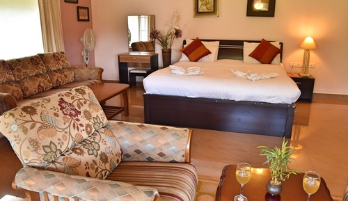 Habitación de lujo doble, 1 cama de matrimonio grande, patio, vistas a la montaña