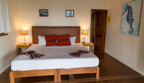 Habitación Deluxe, 1 cama de matrimonio grande, vistas a la piscina, en la zona del patio