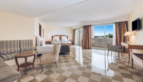 Habitación familiar, vistas al jardín