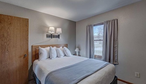 2 Bedroom Large Cabin 