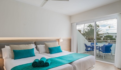 JUNIOR SUITE BALCON 2 ADULTOS + 2 NIÑOS